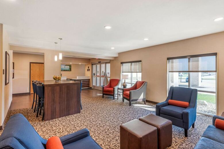 Hotel Comfort Inn & Suites Near Route 66