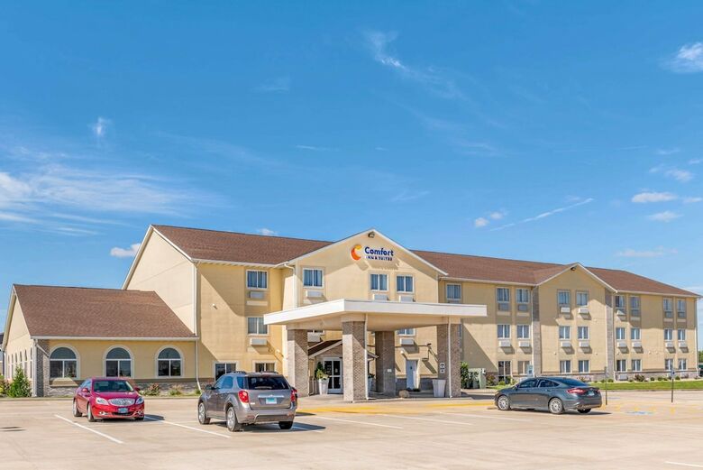Hotel Comfort Inn & Suites Near Route 66