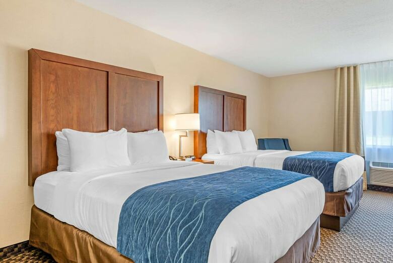 Hotel Comfort Inn & Suites Near Route 66