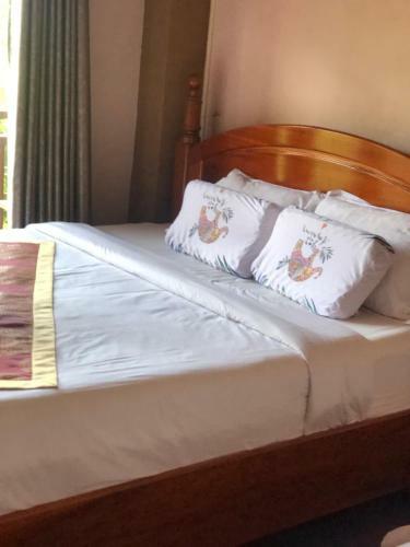 Happy Riverside Mountain View Hotel