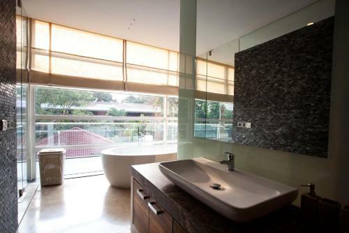 Seis Villa-splendid 4 Bhk Villa With Private Pool