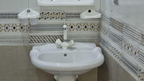 Hostal Royal Continental Guest House