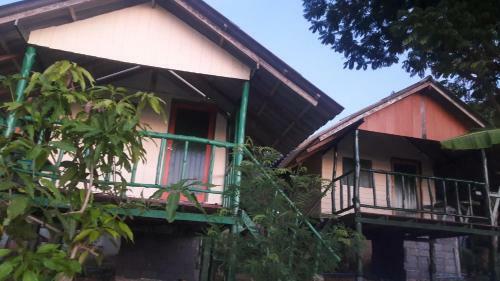 Hostal Neeno Hut