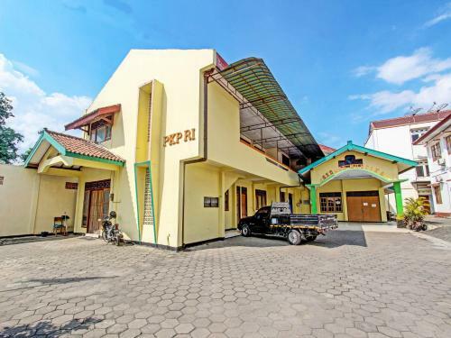 Spot On 91356 Hotel Mustika 2