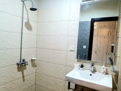 Apartamento Cozy & Comfortable Studio Apt In Bahria Phase 7