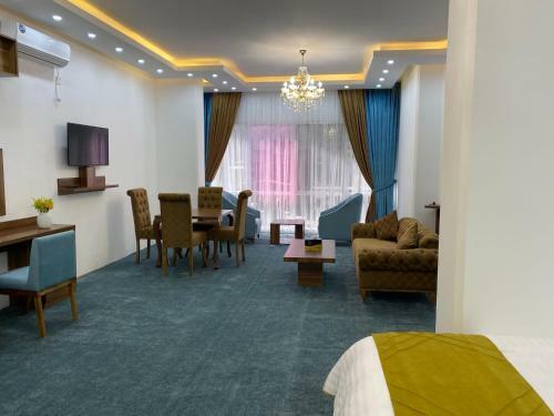 Golden Star Hotel & Restaurant