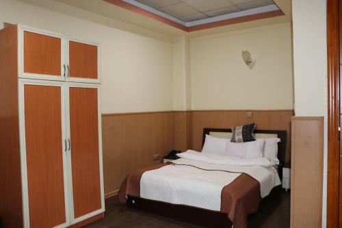 Golden Star Hotel & Restaurant