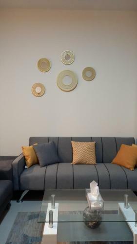Lovely 2 Bedroom Apartment Has Beach & Pool Access
