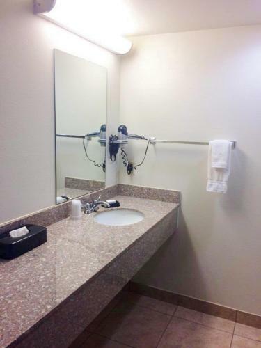 Hotel Crystal Springs Inn And Suites
