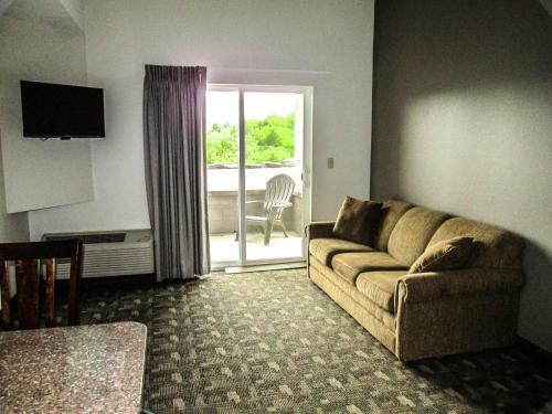 Hotel Crystal Springs Inn And Suites