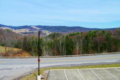 Hotel Crystal Springs Inn And Suites