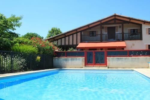 Hostal Le Mas Des Cerisiers