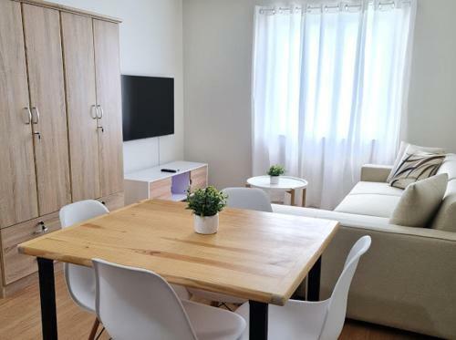 Apartamento Lovely 2- Br Condo (fully Air-conditioned W/ Wifi)