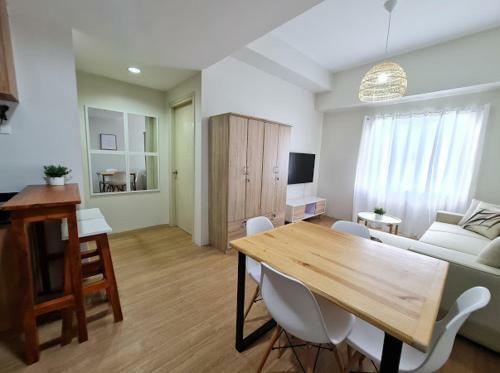 Apartamento Lovely 2- Br Condo (fully Air-conditioned W/ Wifi)