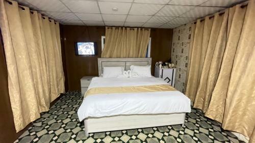 Hotel Skydine Resort And Restaurant