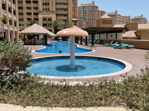 Lovely 2 Bedrooms Apartment In The Pearl