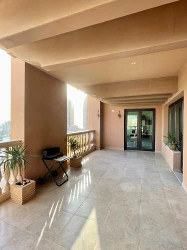 Lovely 2 Bedrooms Apartment In The Pearl