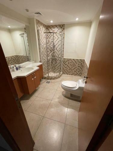 Lovely 2 Bedrooms Apartment In The Pearl