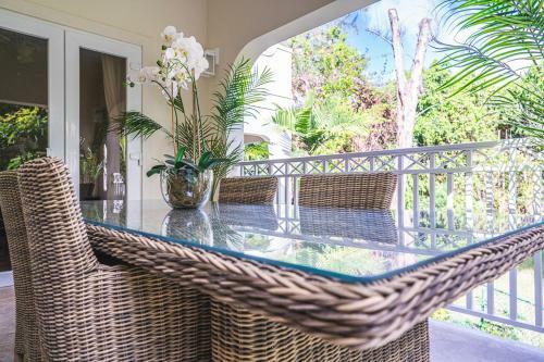 Luxury Condo 3 Mins Walk To Beach
