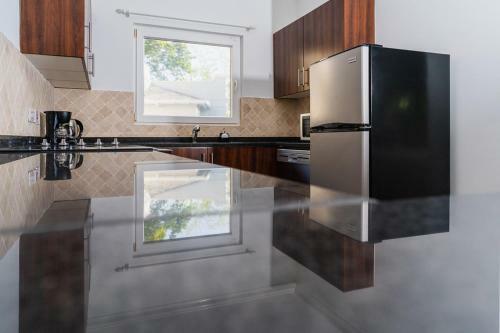 Luxury Condo 3 Mins Walk To Beach