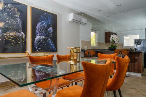 Luxury Condo 3 Mins Walk To Beach