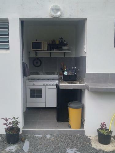 Chambre Avec Cuisine, Sdb & Wc Semi-privatifs