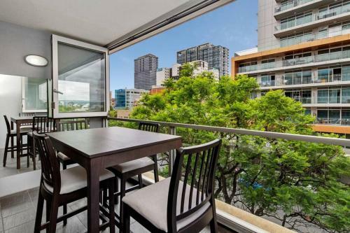 Morphett Lights- 1 Bdrm Sleeps 1-4 Parking Pool