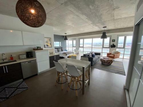 Kasa Skyview Luxury Loft Style 15th Floor Condo