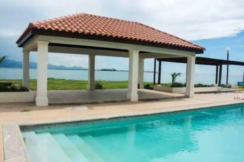 Remarkable 2-bed Apartment In Portmore