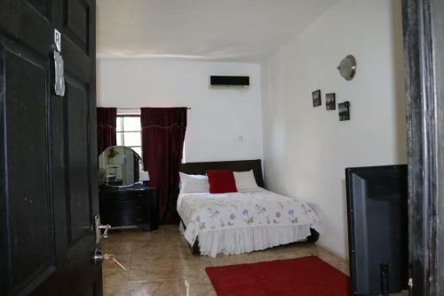 Hostal Little Savoy