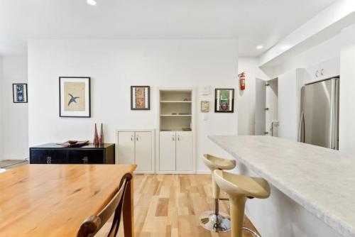 Cbd Spacious 3 Storey Terrace House With Courtyard