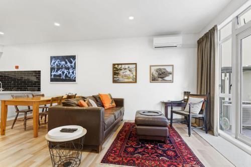 Cbd Spacious 3 Storey Terrace House With Courtyard