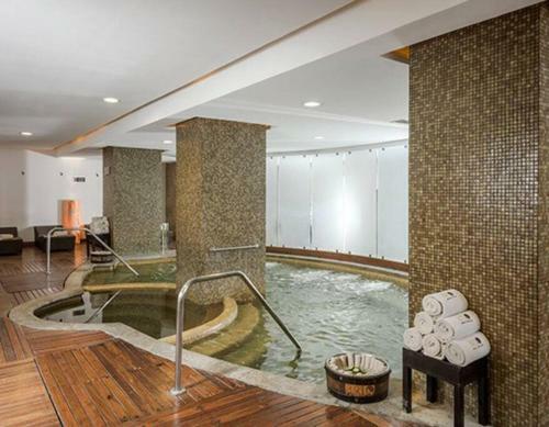 Apartamento A Pie De Playa / Albercas / Gym / Mayan Island
