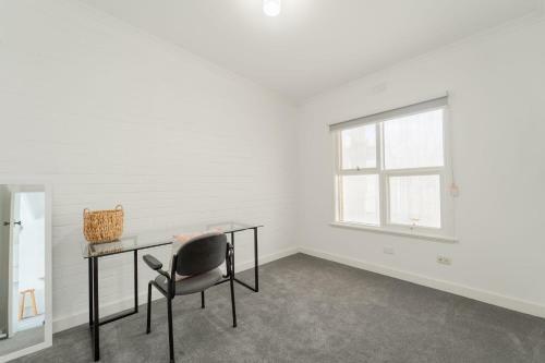 Vintage Style On Bridge Central Location Designated Office Space