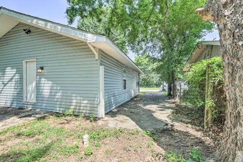 Urban Birmingham Home With Yard About 3 Mi To Dtwn!