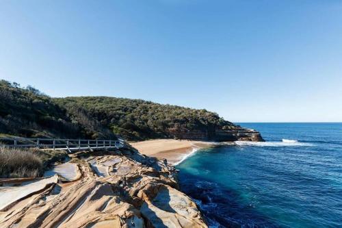 Waterfall House / Horsfield Bay
