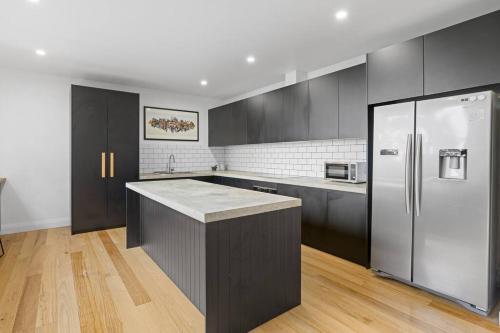 Waterfall House / Horsfield Bay