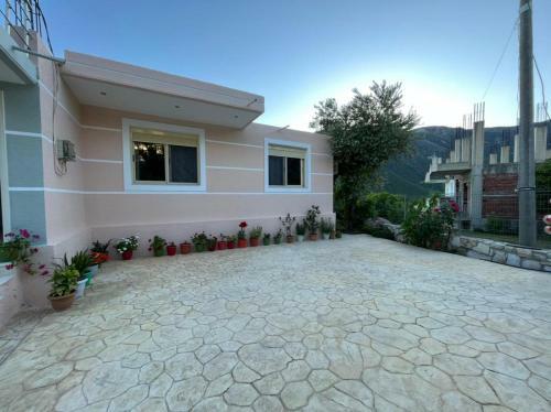 Cheerful 3-bedroom Private Villa In Borsh!