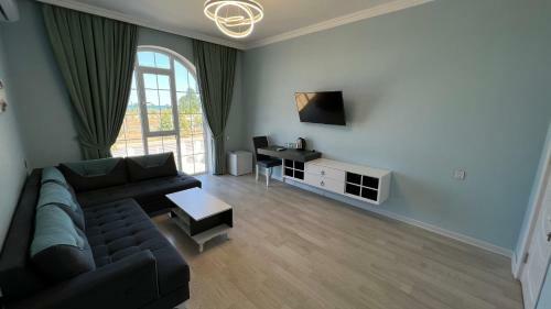 Hostal Astara Boulevard Village