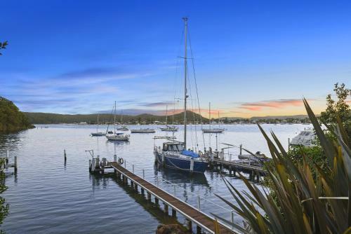 Waterfront Retreat At Daleys Point