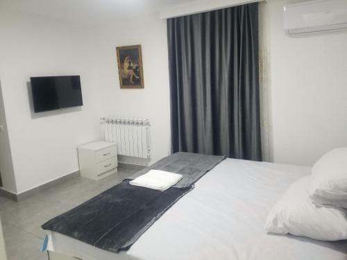 Pak Az Hotel