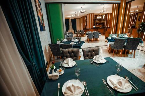 Regal Inn Badamdar Hotel