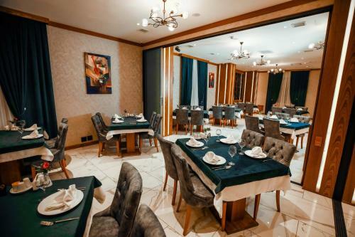 Regal Inn Badamdar Hotel
