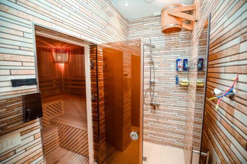 Regal Inn Badamdar Hotel