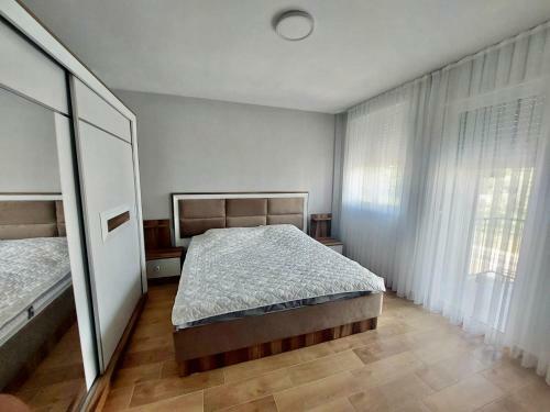 Colosseum Apartment - Golem
