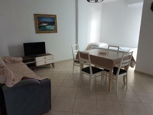 Xhoni Apartment