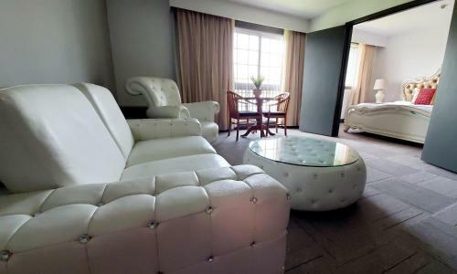Hotel Lagoon City Pier One Resort