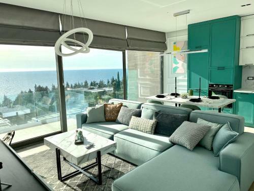 Turquoise Aarohi Apartment