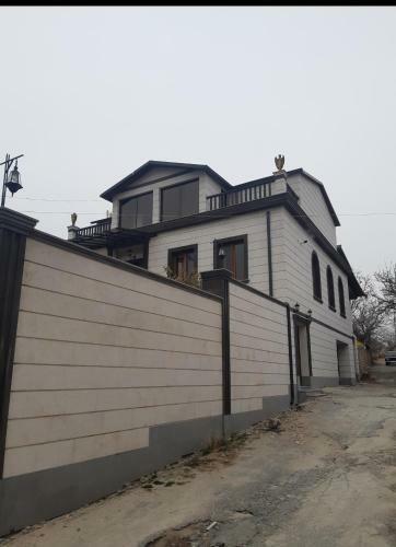 Villa Dzoraxbyur House