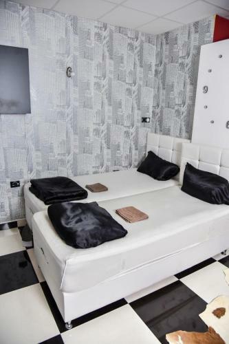 Ajax Studio Apartment